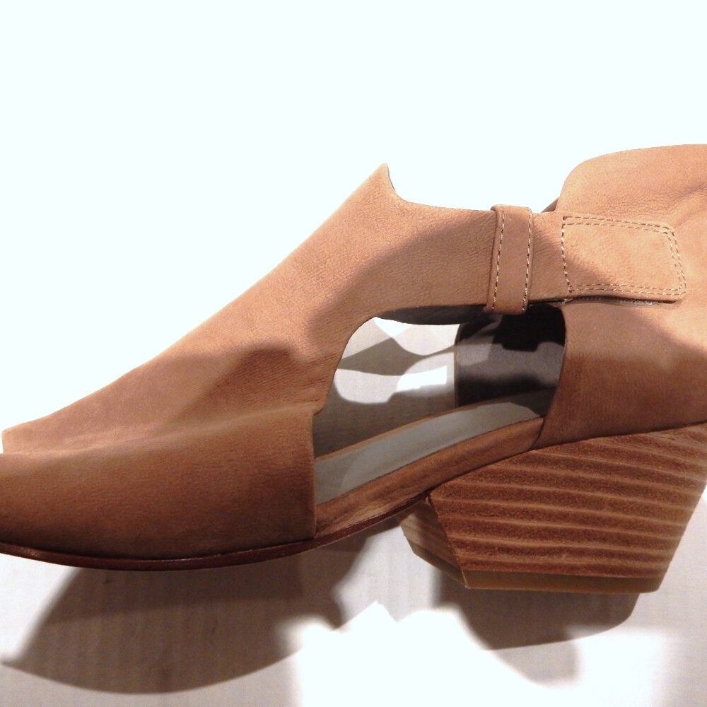 Eileen Fisher Iris Tan Nubuck Open Toe Heels in Size 9 (NWOB)